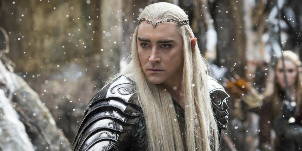 LEE PACE gjør en ypperlig fremstilling av Thranduil, en alv med langt flere lag enn vi er vant til fra «Ringenes Herre». LEE PACE gjør en ypperlig fremstilling av Thranduil, en alv med langt flere lag enn vi er vant til fra «Ringenes Herre».