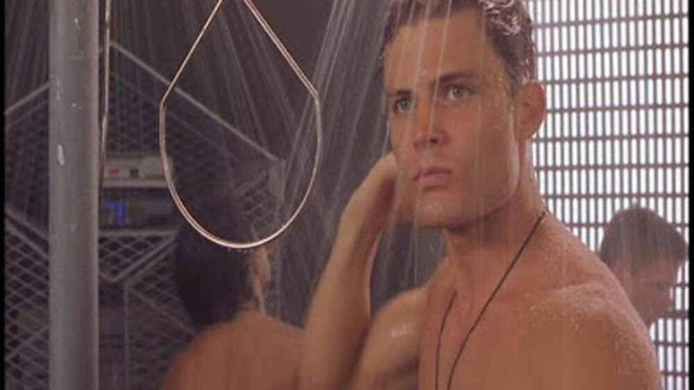 Starship troopers shower scene video Starship troopers shower scene video