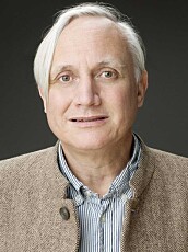Fysiologiprofessor Kristian Gundersen forteller at kvinner har flere lettere sykdomsplager enn menn og generelt er sykere enn menn. Fysiologiprofessor Kristian Gundersen forteller at kvinner har flere lettere sykdomsplager enn menn og generelt er sykere enn menn.