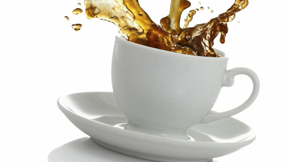AVHENGIG? Må dette til for at du skal våkne om morgenen? Muligens bygger du resistens om du drikker den for tidlig etter at du har våknet. AVHENGIG? Må dette til for at du skal våkne om morgenen? Muligens bygger du resistens om du drikker den for tidlig etter at du har våknet.