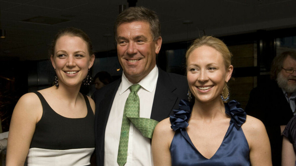 Stein Erik Hagen her sammen med døtrene Camilla Hagen (til høyre) og Caroline Hagen. Stein Erik Hagen her sammen med døtrene Camilla Hagen (til høyre) og Caroline Hagen.