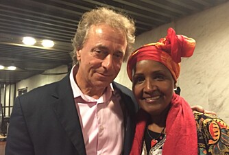 Safia er lykkelig med ny mann. Safia er lykkelig med ny mann.