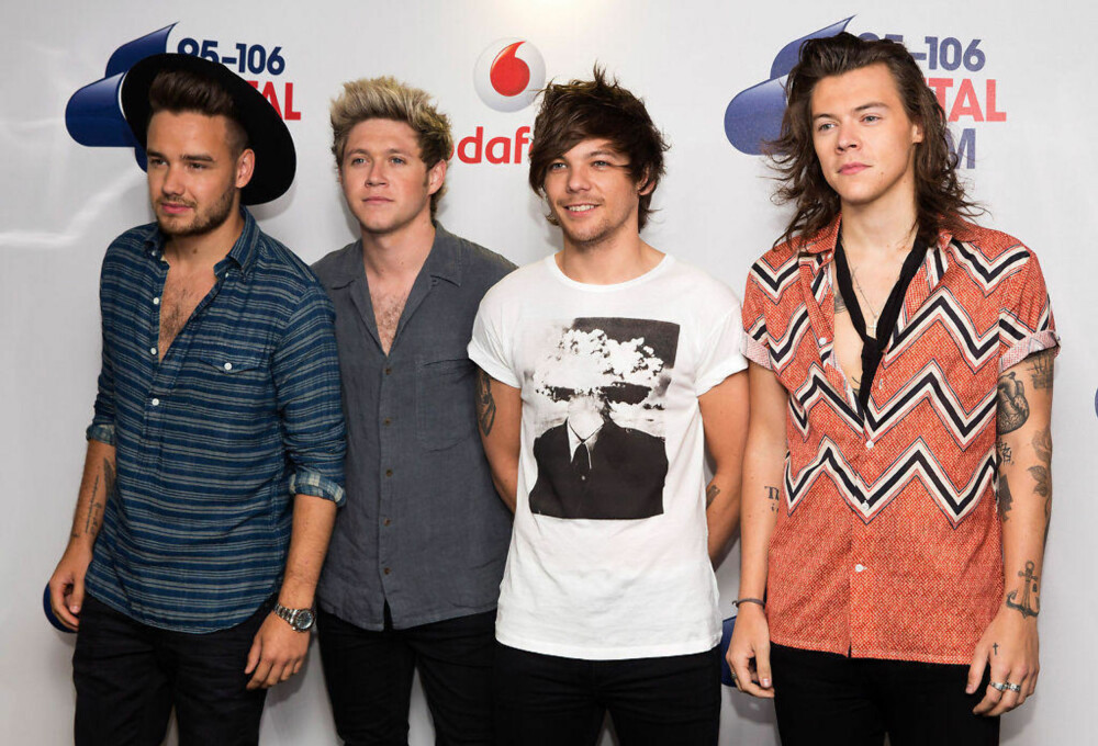 Louis Tomlinson er en del av den populære guttegruppen One Direction. Her sammen med Harry Styles, Niall Horan og Liam Payne. Louis Tomlinson er en del av den populære guttegruppen One Direction. Her sammen med Harry Styles, Niall Horan og Liam Payne.