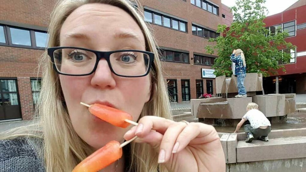 CASA KAOS: - Vi har hatt flere av somrene hjemme, og synes det er helt topp. Ingen overfylte flyplasser. Ingen hotellfrokoster man må rekke. Og ingen slitsom bamseklubb. CASA KAOS: - Vi har hatt flere av somrene hjemme, og synes det er helt topp. Ingen overfylte flyplasser. Ingen hotellfrokoster man må rekke. Og ingen slitsom bamseklubb.