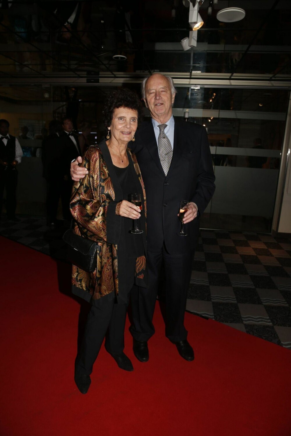 Thorvald Stoltenberg og filmlegende Anja Breienl ankommer Amanda-utdelingen i Haugesund lørdag kveld. Thorvald Stoltenberg og filmlegende Anja Breienl ankommer Amanda-utdelingen i Haugesund lørdag kveld.