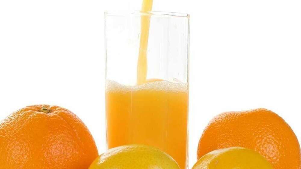 - Press for eksempel appelsinjuice fra økologiske appelsiner. - Press for eksempel appelsinjuice fra økologiske appelsiner.