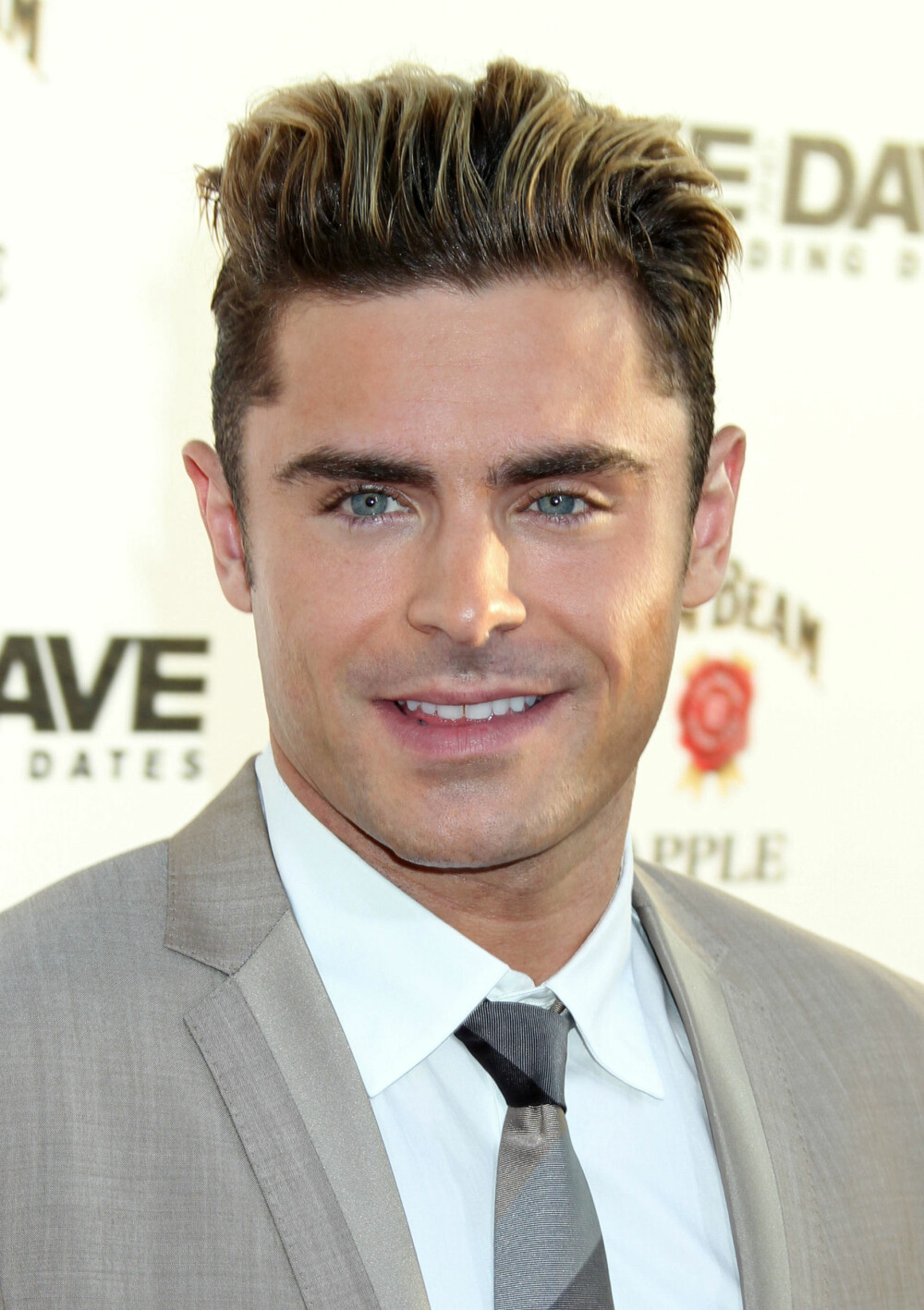 KJEKKASEN: Skuespiller Zac Efron prøvde seg nylig på Tinder, men fikk ingen match. En ny studie viser at Tinder-brukere er mer negative til eget utseende KJEKKASEN: Skuespiller Zac Efron prøvde seg nylig på Tinder, men fikk ingen match. En ny studie viser at Tinder-brukere er mer negative til eget utseende