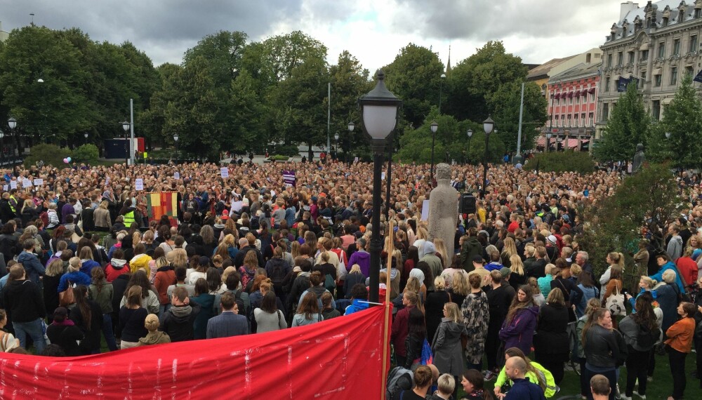 STORE PROTESTER: Tusenvis i demonstrasjon for Andrea Voll Voldum etter at tre menn ble frikjent for voldtekt. Demonstrasjonen ble holdt på Eidsvolls plass utenfor Stortinget i Oslo. STORE PROTESTER: Tusenvis i demonstrasjon for Andrea Voll Voldum etter at tre menn ble frikjent for voldtekt. Demonstrasjonen ble holdt på Eidsvolls plass utenfor Stortinget i Oslo.