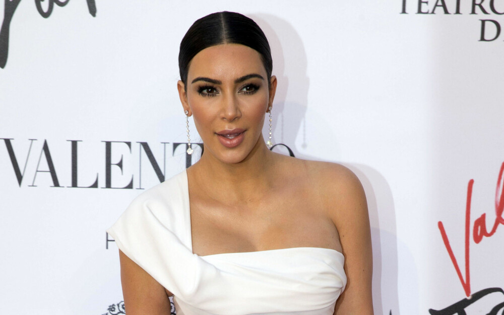 TRUET PÅ LIVET: Kim Kardashian ble ranet på hotellrommet sitt i Paris natt til mandag. TRUET PÅ LIVET: Kim Kardashian ble ranet på hotellrommet sitt i Paris natt til mandag.