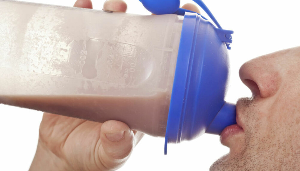 LETTVINT: Proteinpulver er en rask måte å få i seg mer proteiner på. Men ifølge ernæringsrådgiver Silje Bjørnstad, er dette noe de aller fleste ikke trenger, men det er en lettvint matvare å ha med seg i treningsbagen. LETTVINT: Proteinpulver er en rask måte å få i seg mer proteiner på. Men ifølge ernæringsrådgiver Silje Bjørnstad, er dette noe de aller fleste ikke trenger, men det er en lettvint matvare å ha med seg i treningsbagen.