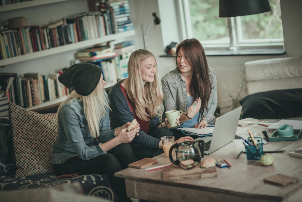 - Når 20 prosent av studentene sier de prioriterer deltidsjobben foran studiene, er det for mange, mener NSO. - Når 20 prosent av studentene sier de prioriterer deltidsjobben foran studiene, er det for mange, mener NSO.