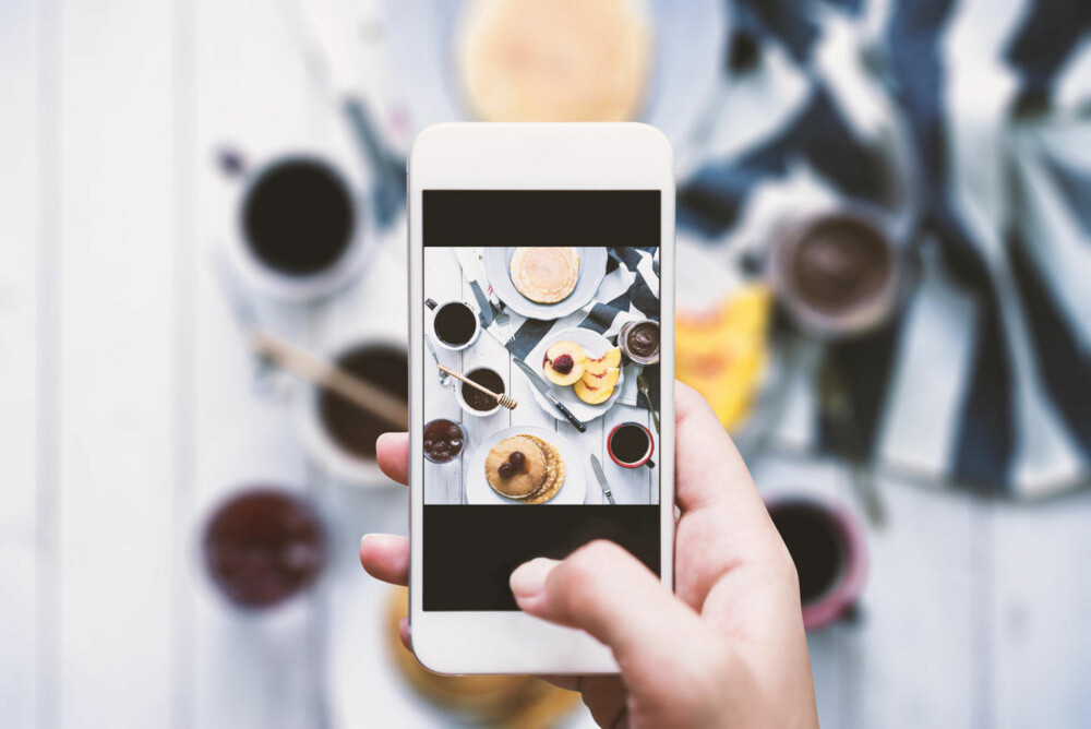 Instagram er vår aller mest populære bildedelingsapp, og da kan det komme godt med å kunne noen smarte hacks ikke alle kjenner til! Instagram er vår aller mest populære bildedelingsapp, og da kan det komme godt med å kunne noen smarte hacks ikke alle kjenner til!