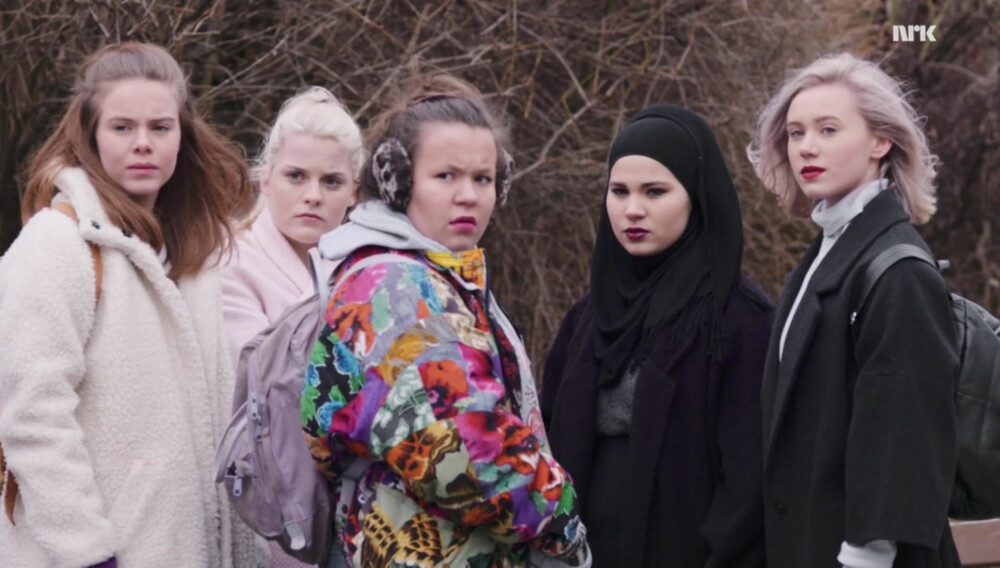 Eva, Vilde, Chris, Sana og Noora slik vi kjenner dem. Nå har Julie Andem bekreftet at hun kommer til å regissere den amerikanske versjonen av Skam. Eva, Vilde, Chris, Sana og Noora slik vi kjenner dem. Nå har Julie Andem bekreftet at hun kommer til å regissere den amerikanske versjonen av Skam.
