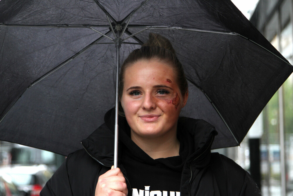 Side2-blogger Martine Halvorsen ble for noen uker siden utsatt for massiv vold utenfor sin egen leilighet i Sverige. Side2-blogger Martine Halvorsen ble for noen uker siden utsatt for massiv vold utenfor sin egen leilighet i Sverige.