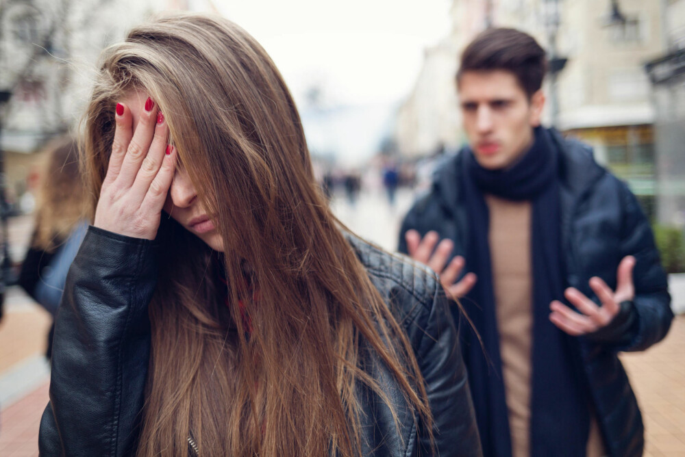Et par som har startet ekteskapsblogg, mener du bør ha klare regler for hvordan kranglene kan bli mer fornuftige - og reglene bør settes FØR dere blir uenige! Et par som har startet ekteskapsblogg, mener du bør ha klare regler for hvordan kranglene kan bli mer fornuftige - og reglene bør settes FØR dere blir uenige!
