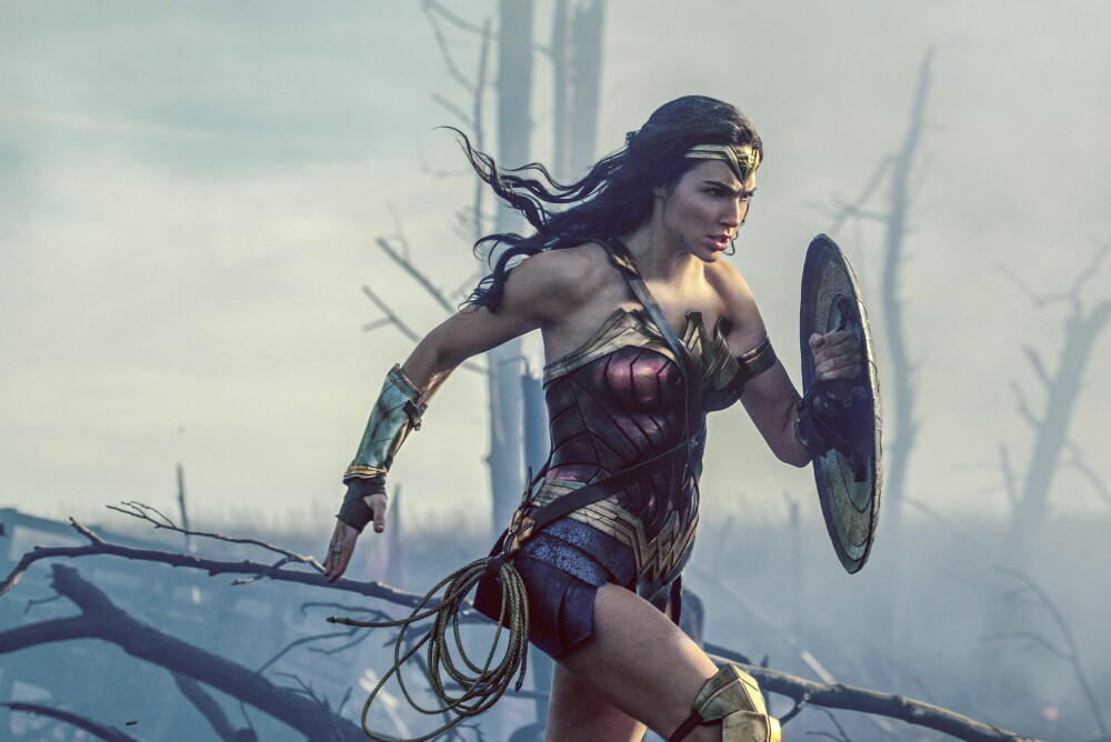 Wonder Woman er en amerikansk eventyr- og superheltfilm fra 2017 regissert av Patty Jenkins. Den er basert på tegneseriefiguren Wonder Woman av William Moulton Marston og DC Comics. Tittelrollen spilles av Gal Gadot. Wonder Woman er en amerikansk eventyr- og superheltfilm fra 2017 regissert av Patty Jenkins. Den er basert på tegneseriefiguren Wonder Woman av William Moulton Marston og DC Comics. Tittelrollen spilles av Gal Gadot.