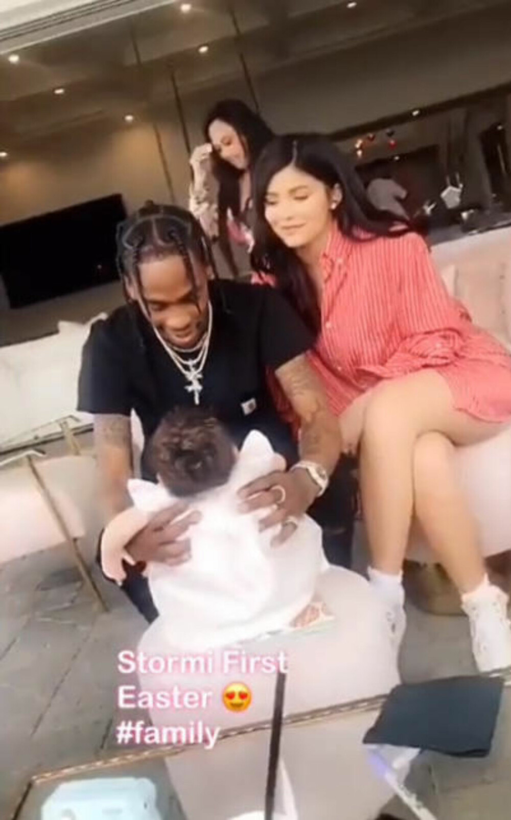 Kylie Jenner og Travis Scott sammen med datteren Stormi Webster på Snapchat. Kylie Jenner og Travis Scott sammen med datteren Stormi Webster på Snapchat.