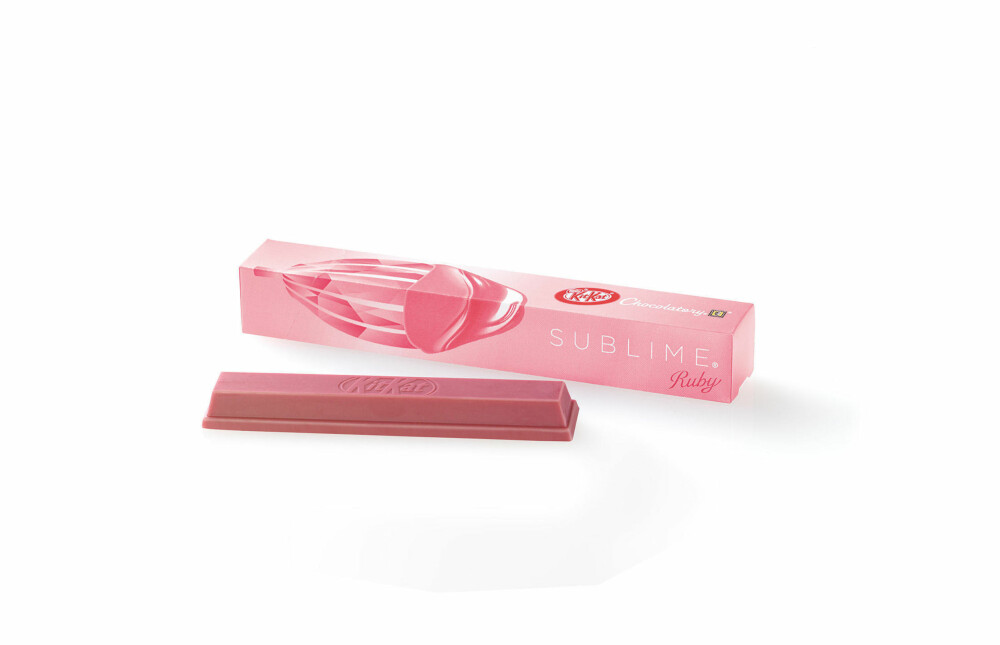 ROSA: KitKat Chocolatory Sublime Ruby er navnet på den nye KitKat-sjokoladen som har en tidsriktig rosa farge. ROSA: KitKat Chocolatory Sublime Ruby er navnet på den nye KitKat-sjokoladen som har en tidsriktig rosa farge.