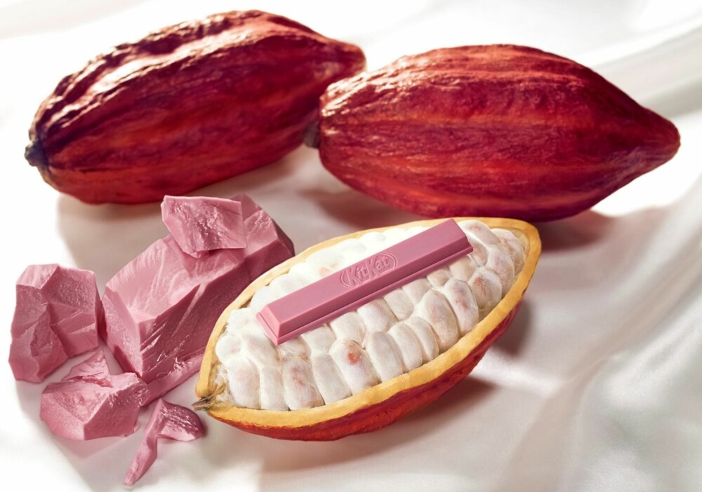 ROSA: KitKat Chocolatory Sublime Ruby er navnet på den nye KitKat-sjokoladen som har en tidsriktig rosa farge. ROSA: KitKat Chocolatory Sublime Ruby er navnet på den nye KitKat-sjokoladen som har en tidsriktig rosa farge.