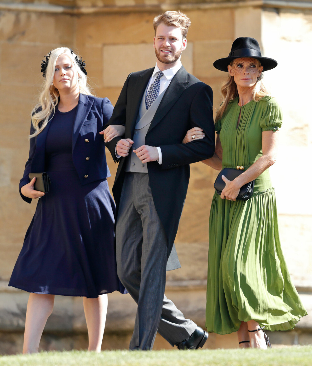 FÅR OPPMERKSOMHET: Lady Eliza Spencer, Louis Spencer og Victoria Aitken under bryllupet til Meghan og Harry i Windsor lørdag 19. mai. Louis Spencer har fanget medienes og publikums oppmerksomhet for sin kjekke fremtoning og plettfrie antrekk. FÅR OPPMERKSOMHET: Lady Eliza Spencer, Louis Spencer og Victoria Aitken under bryllupet til Meghan og Harry i Windsor lørdag 19. mai. Louis Spencer har fanget medienes og publikums oppmerksomhet for sin kjekke fremtoning og plettfrie antrekk.