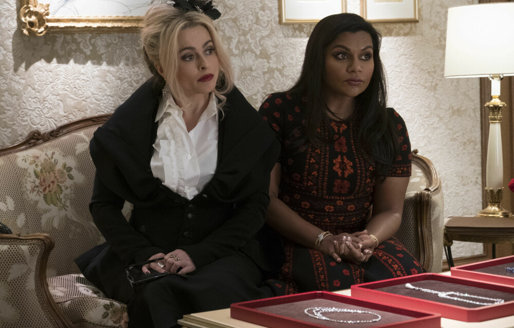 Helena Bonham Carter og Mindy Kaling i Ocean's 8. Helena Bonham Carter og Mindy Kaling i Ocean's 8.