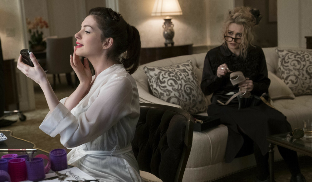 Anne Hathaway og Helena Bonham Carter i Ocean's 8. Anne Hathaway og Helena Bonham Carter i Ocean's 8.