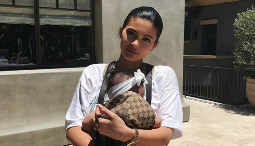 FÅR KRITIKK: Kylie Jenner får kritikk for måten hun oppdrar Stormi på. FÅR KRITIKK: Kylie Jenner får kritikk for måten hun oppdrar Stormi på.