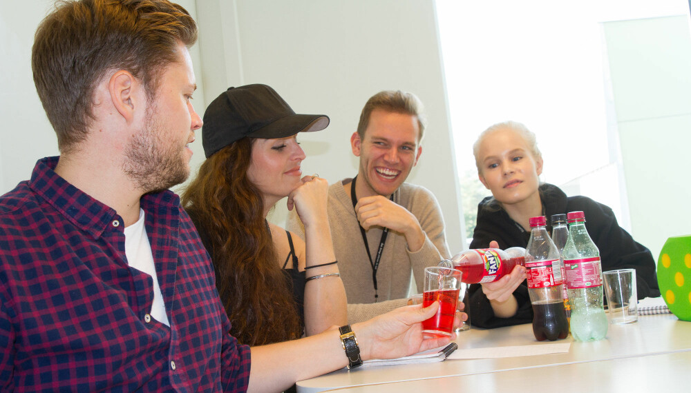 TESTPANELET: Adrian Møller Haugan (f.v.), Anne Victoria Frogner, Vegard Bang Ritland og Astrid-Helen Holm tester Coca-Colas brusnyheter høsten 2018. TESTPANELET: Adrian Møller Haugan (f.v.), Anne Victoria Frogner, Vegard Bang Ritland og Astrid-Helen Holm tester Coca-Colas brusnyheter høsten 2018.