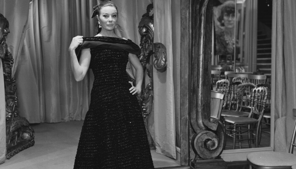 Bettina Graziani, født Simone, var selve levendegjøringen av fransk eleganse. Givenchys ikoniske Bettina-bluse er inspirert av henne. Bettina Graziani, født Simone, var selve levendegjøringen av fransk eleganse. Givenchys ikoniske Bettina-bluse er inspirert av henne.