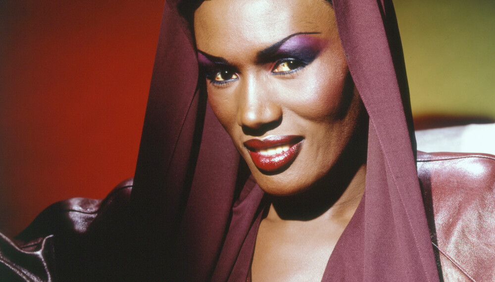 Grace Jones gikk for store motehus som YSL og Kenzo, men stod også bak noen av 80-tallets største pophits. Grace Jones gikk for store motehus som YSL og Kenzo, men stod også bak noen av 80-tallets største pophits.