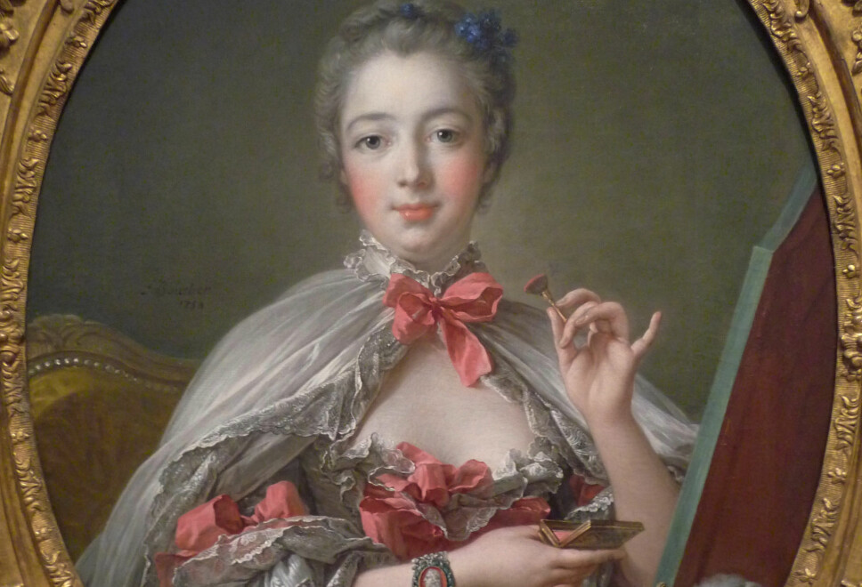 I elisabethansk tid var det fargerik og flamboyant sminke som gjaldt, både hos kvinner og menn. Avbildet er madame Pompadour, som var kjent for sine karakteristiske knallrosa kinn. I elisabethansk tid var det fargerik og flamboyant sminke som gjaldt, både hos kvinner og menn. Avbildet er madame Pompadour, som var kjent for sine karakteristiske knallrosa kinn.