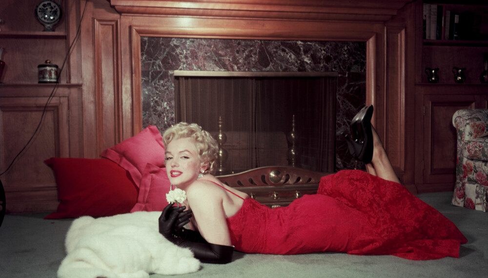 VULGÆRT: Om Marylin Monroe hadde levd under dronning Victorias storhetstid ville hun utvilsomt blitt stemplet som vulgær, med sin røde røde leppetift, markerte bryn og sorte eyeliner. Den gangen var sminke forbehold prostituerte. Men så kom suffragettene, og da ble rød leppestift et symbol på styrke og uavhengighet. VULGÆRT: Om Marylin Monroe hadde levd under dronning Victorias storhetstid ville hun utvilsomt blitt stemplet som vulgær, med sin røde røde leppetift, markerte bryn og sorte eyeliner. Den gangen var sminke forbehold prostituerte. Men så kom suffragettene, og da ble rød leppestift et symbol på styrke og uavhengighet.