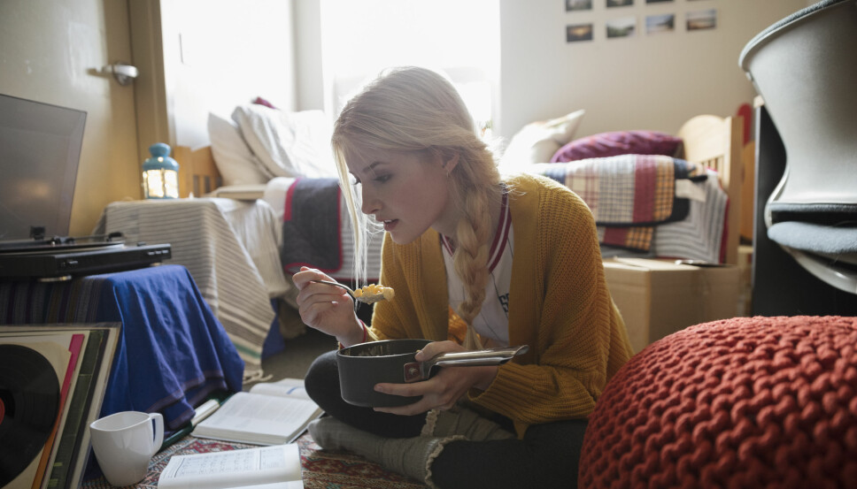 INEFFEKTIVT: Den mest vanlige studieteknikken - lese pensum, markere nøkkelord og skrive sammendrag - viser seg også å være den minst effektive. Heldigvis finnes det smartere måter du kan bli en superstudent på. INEFFEKTIVT: Den mest vanlige studieteknikken - lese pensum, markere nøkkelord og skrive sammendrag - viser seg også å være den minst effektive. Heldigvis finnes det smartere måter du kan bli en superstudent på.