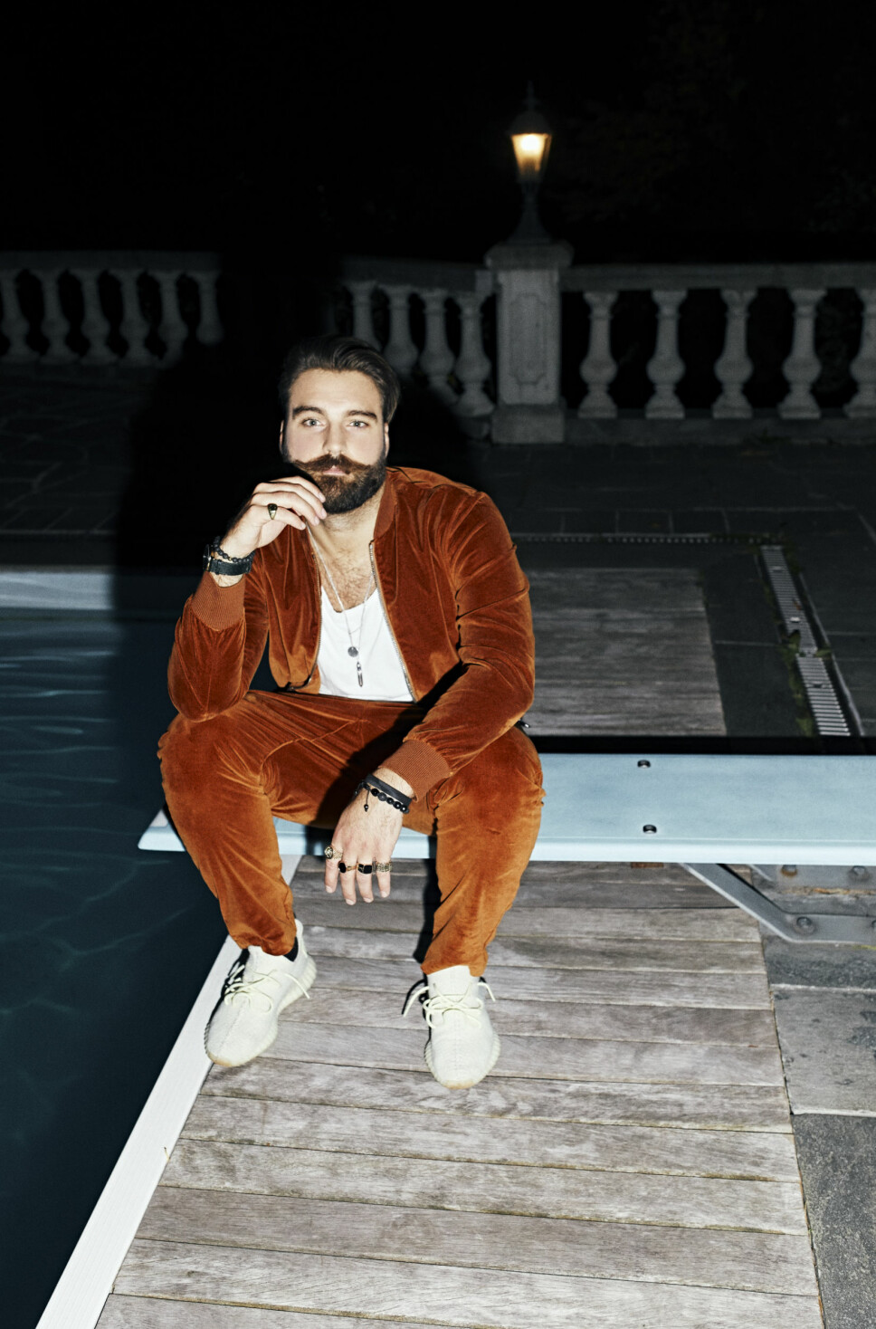 LÅTAKTUELL: Martin Danielle aka CLMD er ute med den nye låten «Trouble». Side2 tok en prat med ham om musikken, mentorjobben i The Voice og hans beste tips til hvordan å holde formen på byen. LÅTAKTUELL: Martin Danielle aka CLMD er ute med den nye låten «Trouble». Side2 tok en prat med ham om musikken, mentorjobben i The Voice og hans beste tips til hvordan å holde formen på byen.