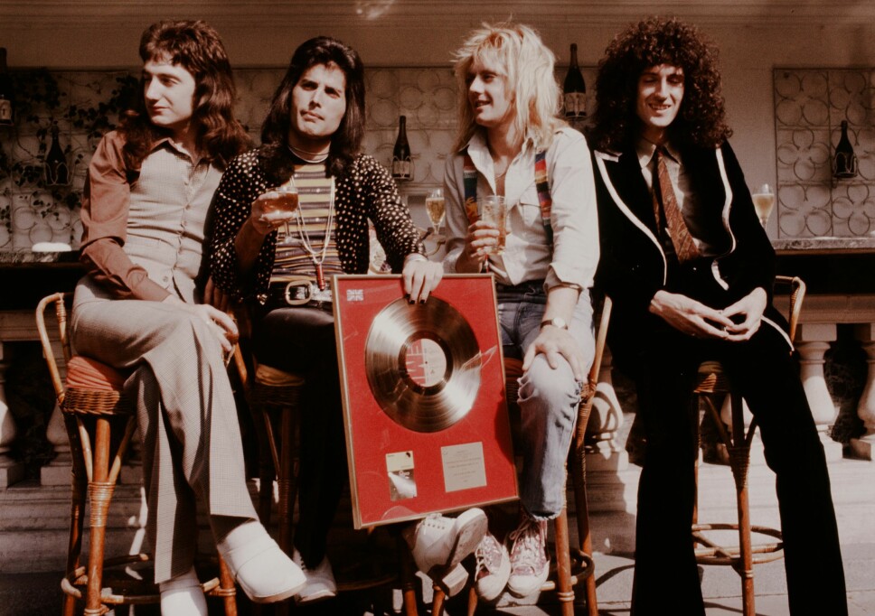 QUEEN: Solgt til gull for første gang med debuten «Tokyo» . Bildet er fra 1974. Fra venstre: John Deacon, Freddie Mercury, Roger Meddows-Taylor og Brian May. QUEEN: Solgt til gull for første gang med debuten «Tokyo» . Bildet er fra 1974. Fra venstre: John Deacon, Freddie Mercury, Roger Meddows-Taylor og Brian May.