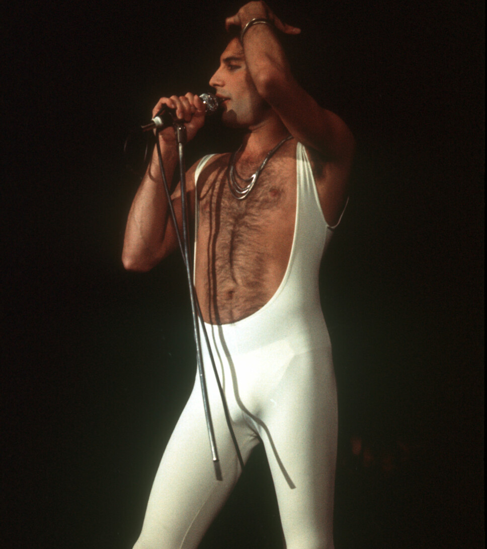 I HVITT: Freddie hadde en rekke ulike outfits som han gledet publikummet sitt med. I HVITT: Freddie hadde en rekke ulike outfits som han gledet publikummet sitt med.