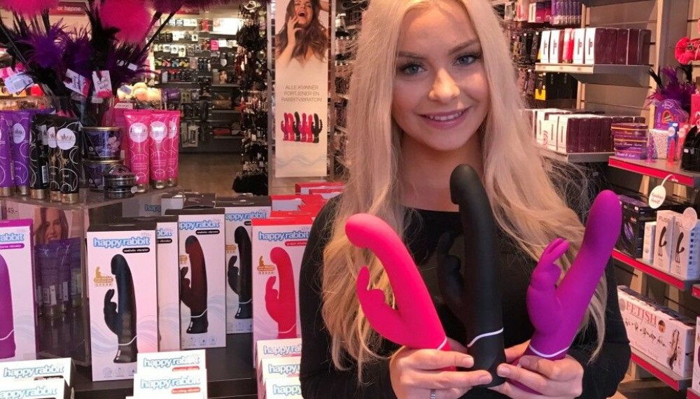 ENDRING I DESIGN: Nå skal ikke bare leketøyene gjøre jobben sin, men de skal også se delikate eller feminine ut, forteller presseansvarlig i Kondomeriet, Dorthea Berge. ENDRING I DESIGN: Nå skal ikke bare leketøyene gjøre jobben sin, men de skal også se delikate eller feminine ut, forteller presseansvarlig i Kondomeriet, Dorthea Berge.