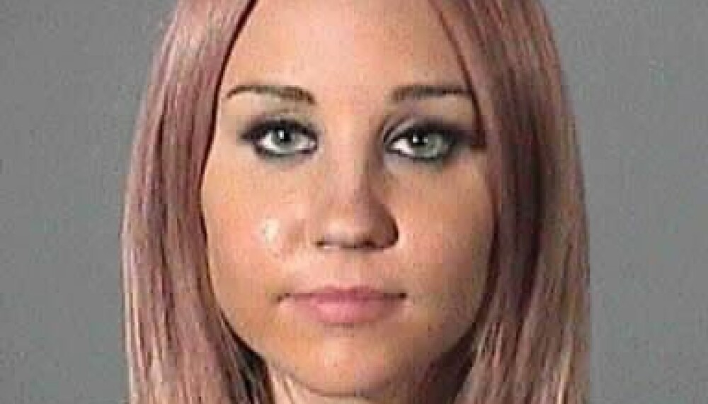 AMANDA BYNES var en ung og lovende skuespiller tidlig på 2000-tallet. Men depresjoner, rus og alkohol satte kjepper i hjulene for den unge stjerna, og bare 24 år gammel annonserte hun at hun skulle pensjonere seg som skuespiller. AMANDA BYNES var en ung og lovende skuespiller tidlig på 2000-tallet. Men depresjoner, rus og alkohol satte kjepper i hjulene for den unge stjerna, og bare 24 år gammel annonserte hun at hun skulle pensjonere seg som skuespiller.