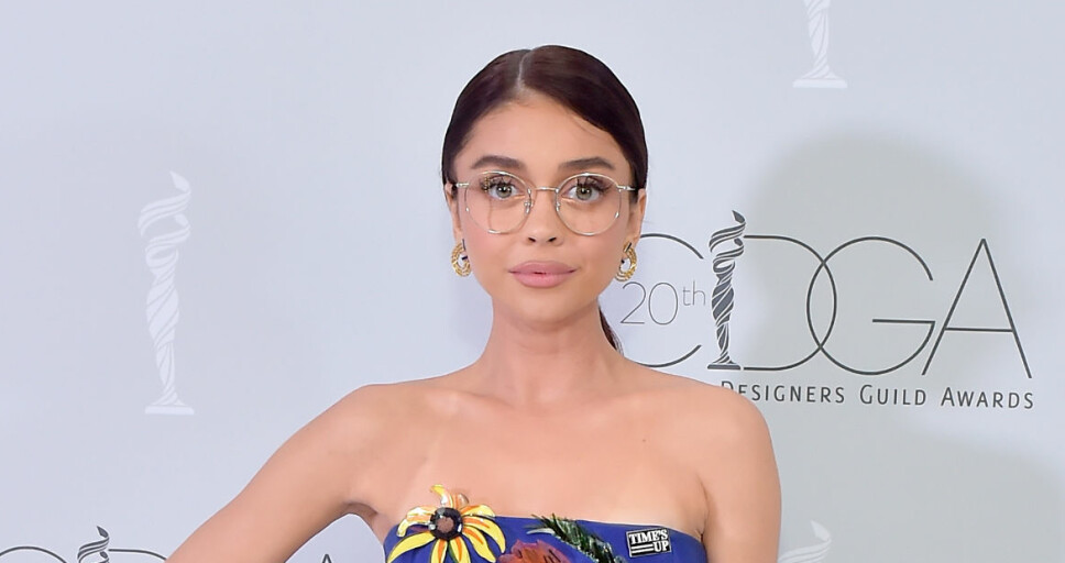 DIGGER BRILLER: Nydelig Sarah Hyland sees sjeldent uten briller på privaten om dagen, det være seg på rød løper eller innefor husets fire vegger. DIGGER BRILLER: Nydelig Sarah Hyland sees sjeldent uten briller på privaten om dagen, det være seg på rød løper eller innefor husets fire vegger.