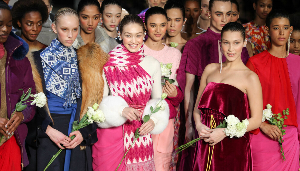90-TALLS TILBEHØR: Synlige museklemmer, «scrunchies», eller sikk-sakk-diademer i plast - som nesten alle modellene var iført under Prabal Gurung-showet. 90-TALLS TILBEHØR: Synlige museklemmer, «scrunchies», eller sikk-sakk-diademer i plast - som nesten alle modellene var iført under Prabal Gurung-showet.