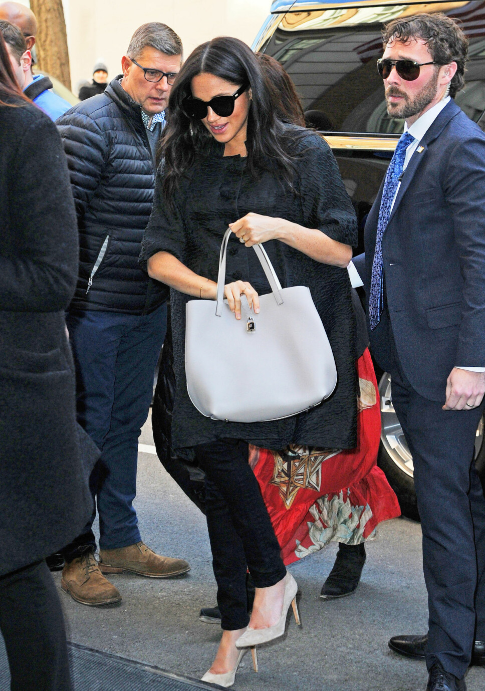 SKAPTE KAOS: Hertuginne Meghan skapte kaos i New York. Her på vei ut av den
franske restauranten Cafe Boulud på Upper East Side. SKAPTE KAOS: Hertuginne Meghan skapte kaos i New York. Her på vei ut av den
franske restauranten Cafe Boulud på Upper East Side.