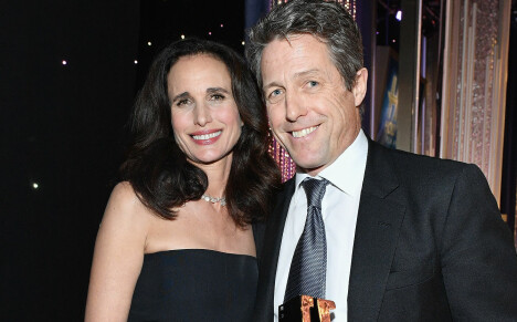 Andie McDowell og Hugh Grant i 2016. Andie McDowell og Hugh Grant i 2016.