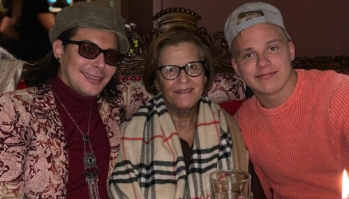 NÆRE BÅND:
Erik og storebroren Erlend Elias tar godt vare på moren
Ann Irene. NÆRE BÅND:
Erik og storebroren Erlend Elias tar godt vare på moren
Ann Irene.