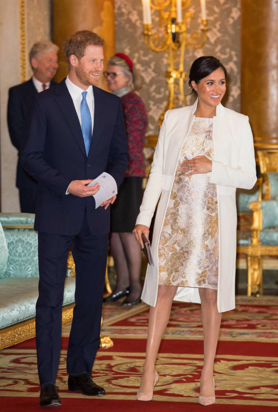 KRITIKK: Hertuginne Meghan har blant annet måttet tåle kommentarer på at hun stryker seg for mye over magen. KRITIKK: Hertuginne Meghan har blant annet måttet tåle kommentarer på at hun stryker seg for mye over magen.