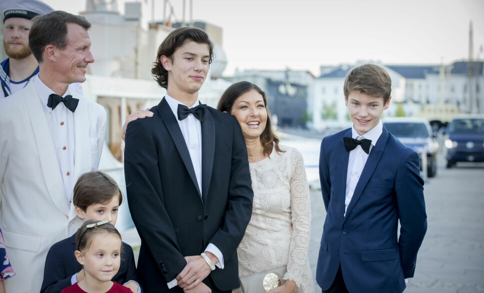 FAMILIEN: Prins Joachim og grevinne Alexandra er stolte foreldre til Nikolai. Også bonusmamma, prinsesse Marie er tydelig stolt. FAMILIEN: Prins Joachim og grevinne Alexandra er stolte foreldre til Nikolai. Også bonusmamma, prinsesse Marie er tydelig stolt.