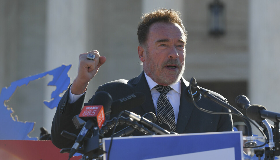 INVITASJON: Den tidligere California-guvernøren og skuespilleren Arnold Schwarzenegger inviterte Greta til klimatoppmøtet da hun startet streiken.
– Jeg elsker å se noen som ikke bare klager uten å faktisk gjøre noe med det. Du inspirerer meg, skrev han til Greta på Twitter. INVITASJON: Den tidligere California-guvernøren og skuespilleren Arnold Schwarzenegger inviterte Greta til klimatoppmøtet da hun startet streiken.
– Jeg elsker å se noen som ikke bare klager uten å faktisk gjøre noe med det. Du inspirerer meg, skrev han til Greta på Twitter.
