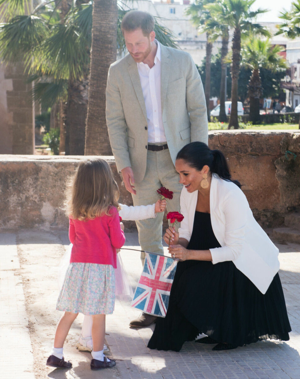 ELSKER BARN: Harry og Meghan er glade i barn, og nå har de blitt foreldre til sin egen, lille gutt. Her på statsbesøk i Marokko. ELSKER BARN: Harry og Meghan er glade i barn, og nå har de blitt foreldre til sin egen, lille gutt. Her på statsbesøk i Marokko.