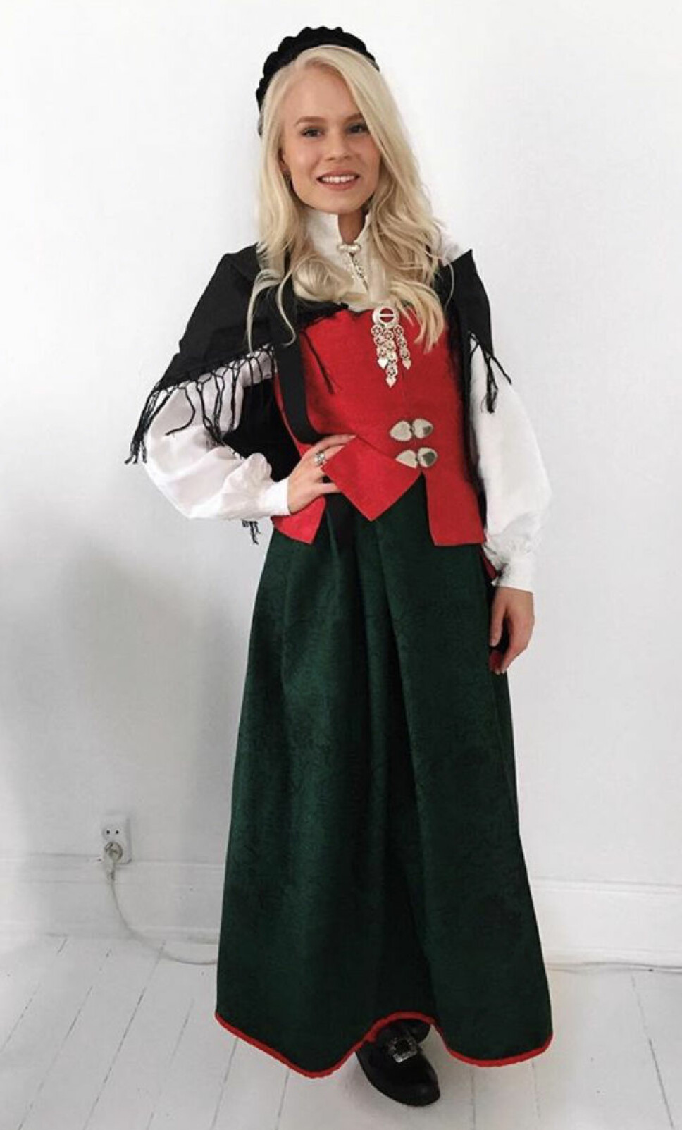 Astrid-Helen Holm i Namdalsbunad. Astrid-Helen Holm i Namdalsbunad.